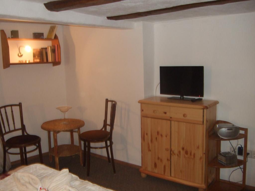 Kleines Winzerhaeuschen Bremm Room photo