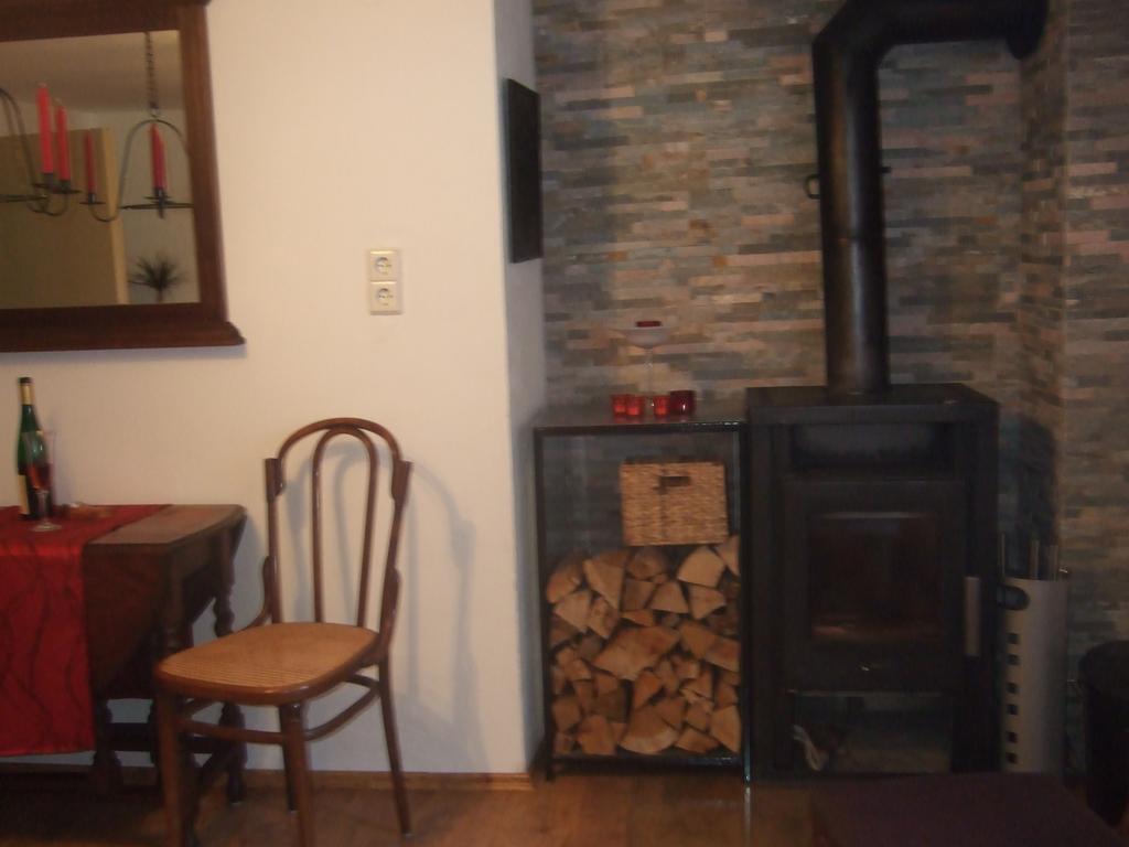 Kleines Winzerhaeuschen Bremm Room photo